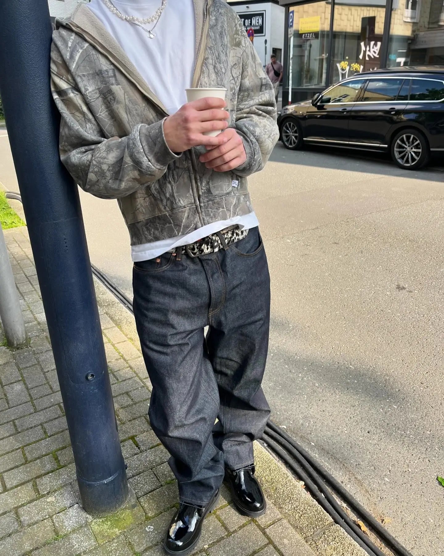 Sweatshirt